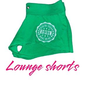 I Boundaries XS 0-2 Booty Shorts. Some Peeling but It Came Cracked Like That.